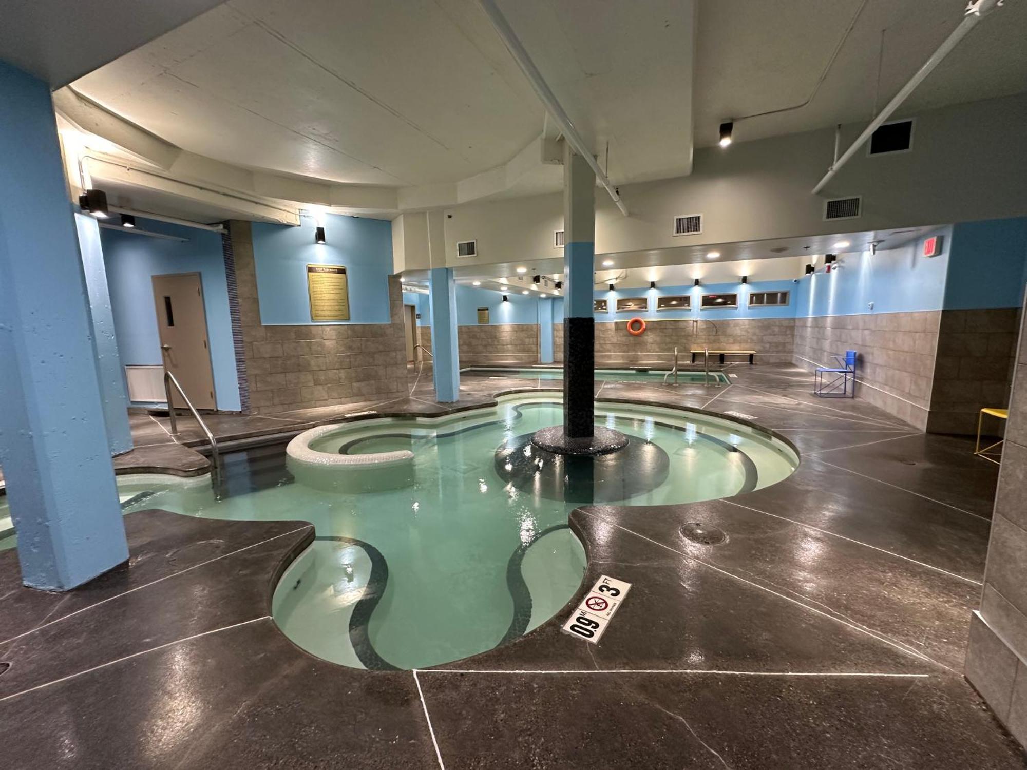 Aparthotel Solara Mountain Retreat - Pool - Hot Tub - Spa - Gym Canmore Zewnętrze zdjęcie